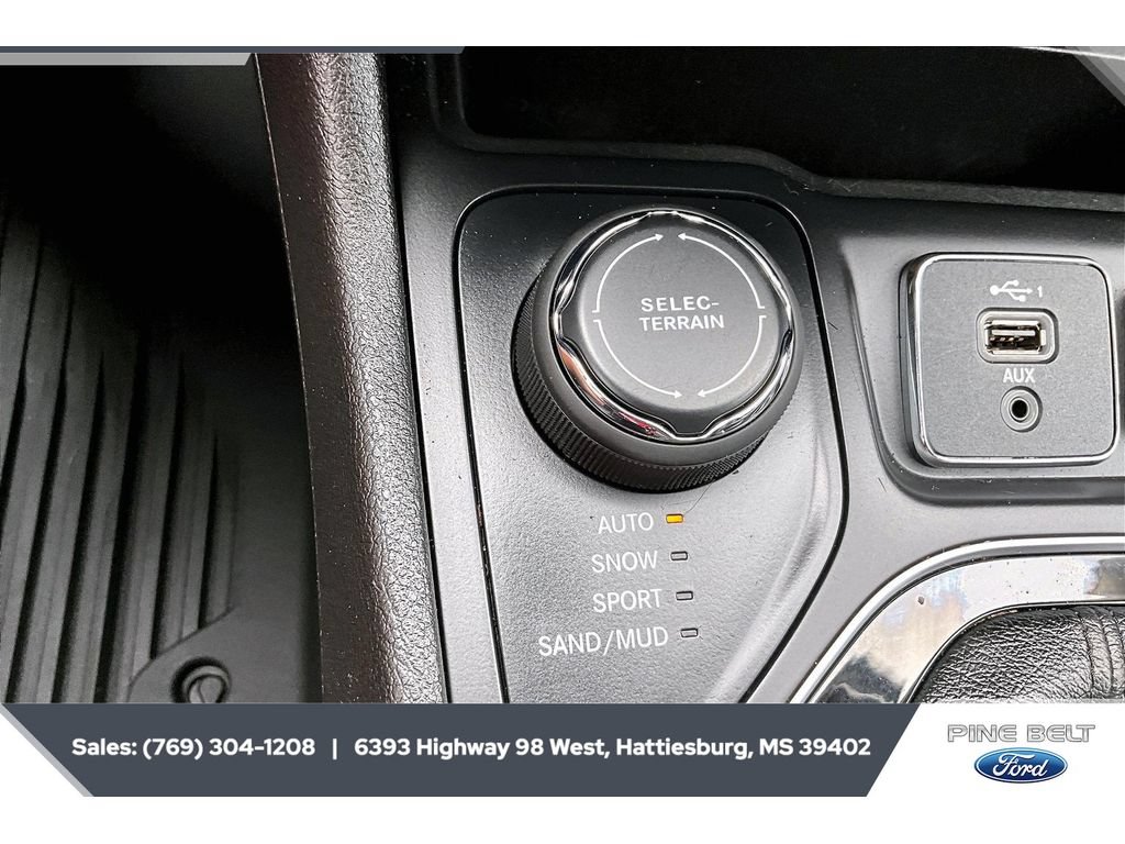 Used 2021 Jeep Cherokee Latitude Plus AWD/4WD image 21