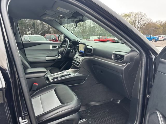 Certified 2022 Ford Explorer XLT w/ Equipment Group 202A image 9