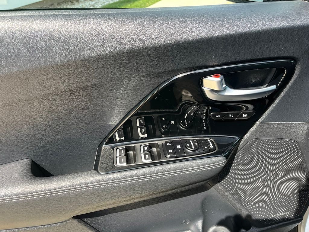 Used 2020 Kia Niro EX Premium FWD image 37