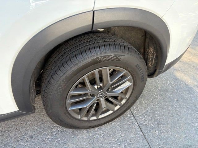 Used 2024 Nissan Rogue S AWD/4WD image 10