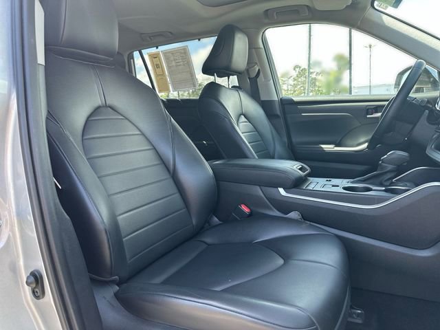 Used 2022 Toyota Highlander XLE FWD image 30