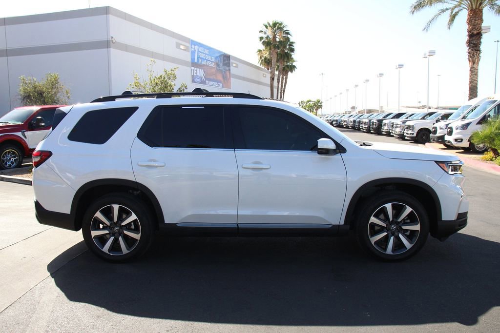 Used 2025 Honda Pilot Touring image 8