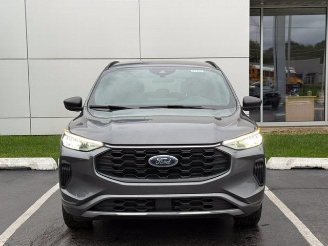 Certified 2024 Ford Escape ST-Line w/ Tech Pack #1 AWD/4WD image 3