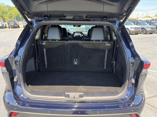 Used 2022 Toyota Highlander XSE FWD image 11
