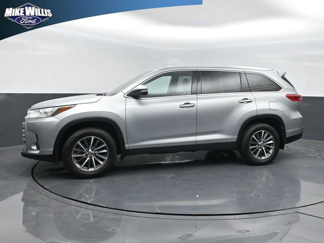 Used 2019 Toyota Highlander XLE FWD image 4
