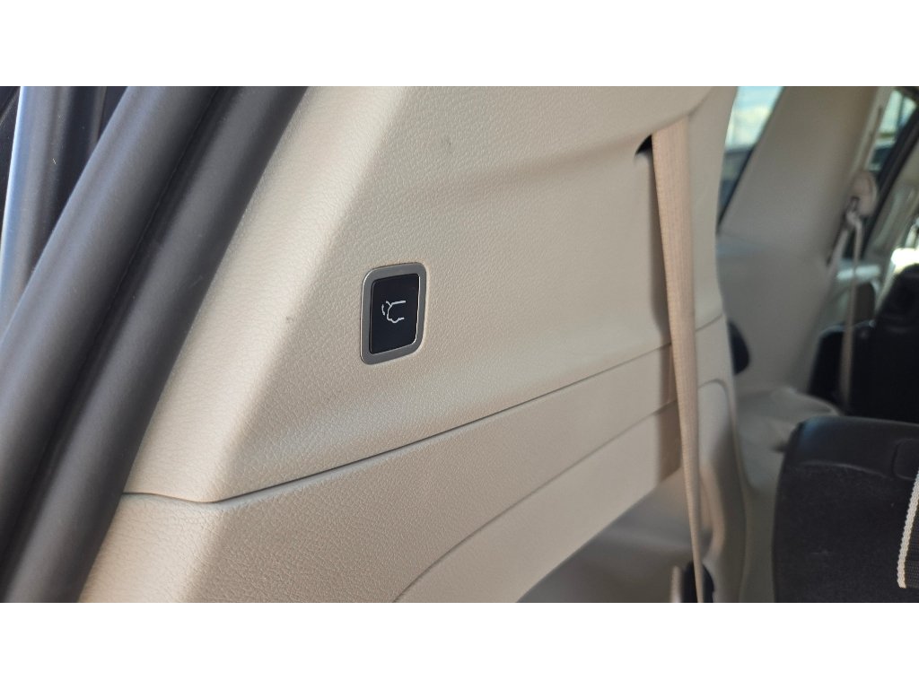 Used 2024 Chrysler Pacifica Touring-L FWD image 16