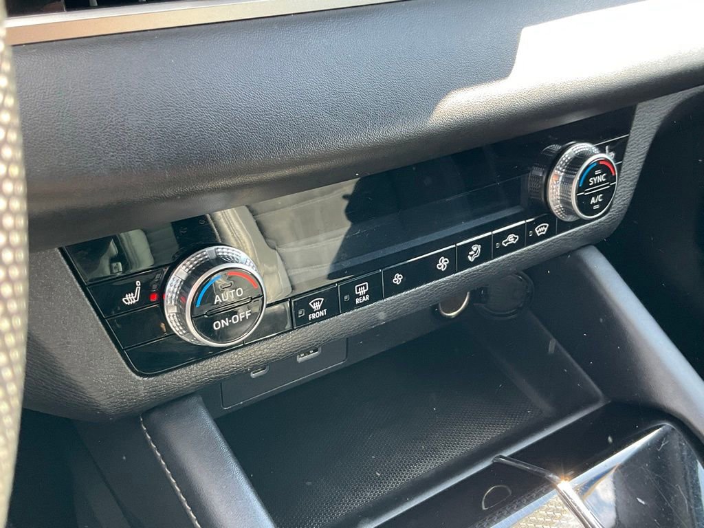 Used 2023 Mitsubishi Outlander SE Black Edition image 14