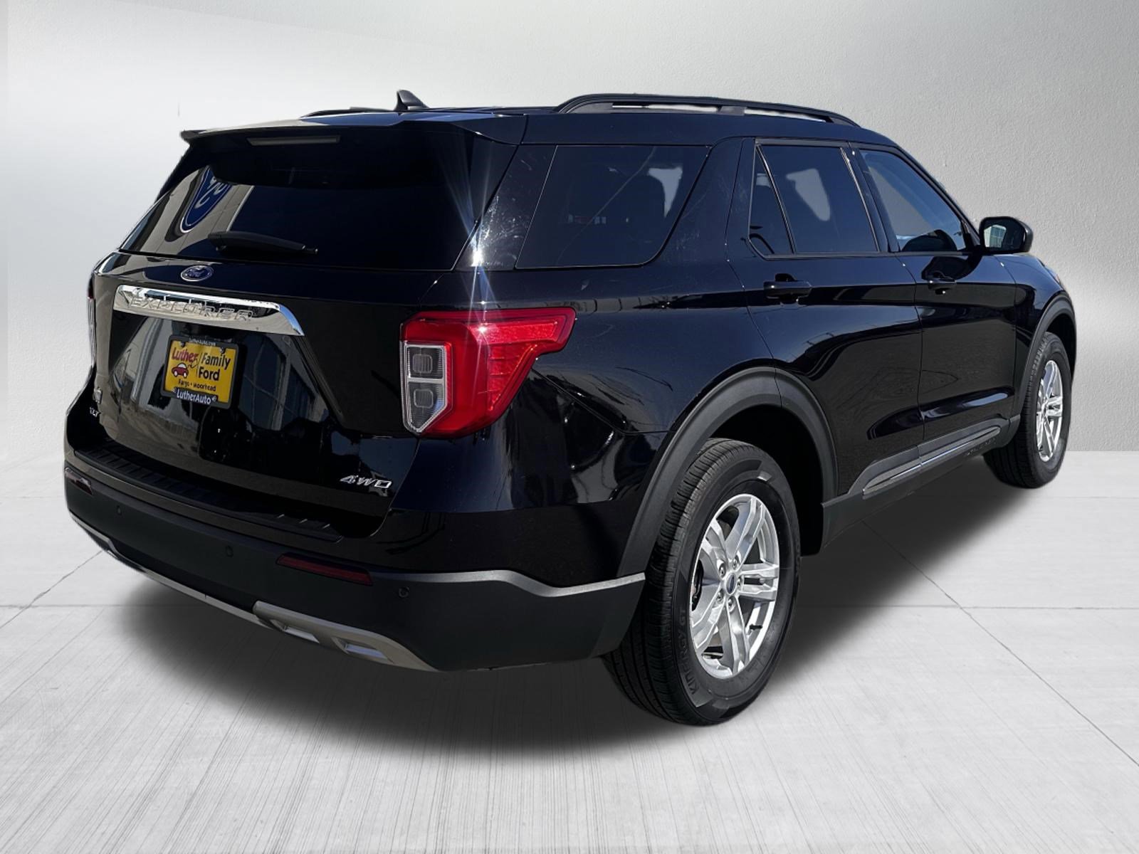 Certified 2023 Ford Explorer XLT w/ Equipment Group 202A AWD/4WD image 5