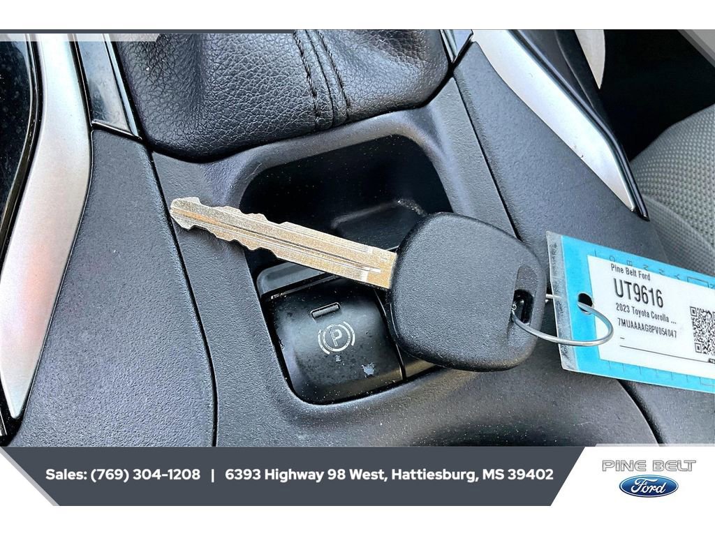 Used 2023 Toyota Corolla Cross L image 11