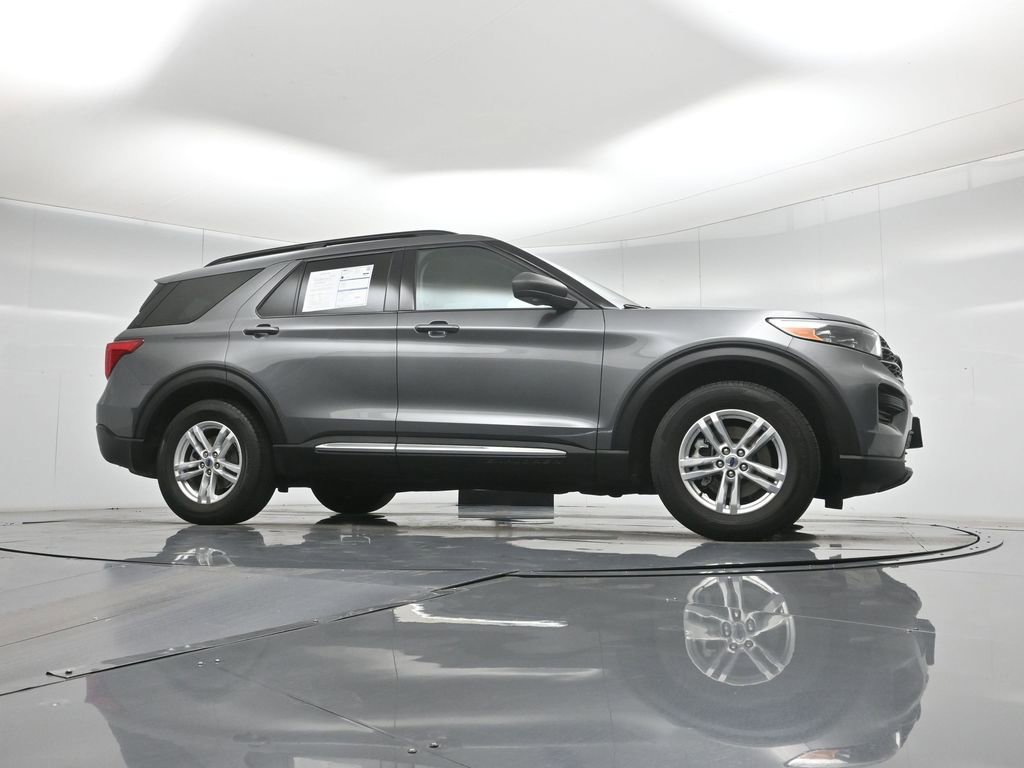 Certified 2023 Ford Explorer XLT RWD image 4