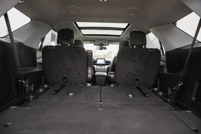 Certified 2022 Ford Explorer XLT w/ Equipment Group 202A image 16