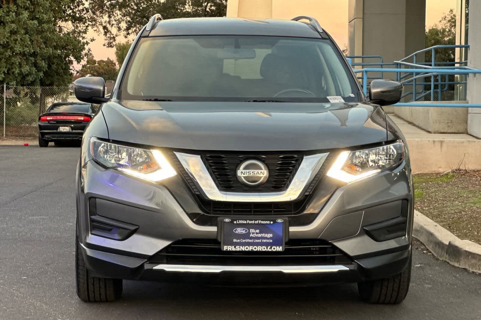 Used 2018 Nissan Rogue SV image 8