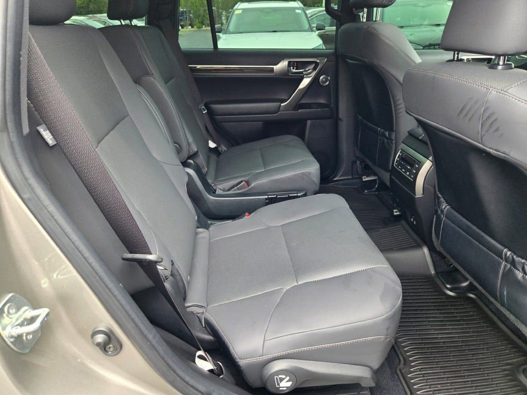Used 2023 Lexus GX 460 Premium image 12