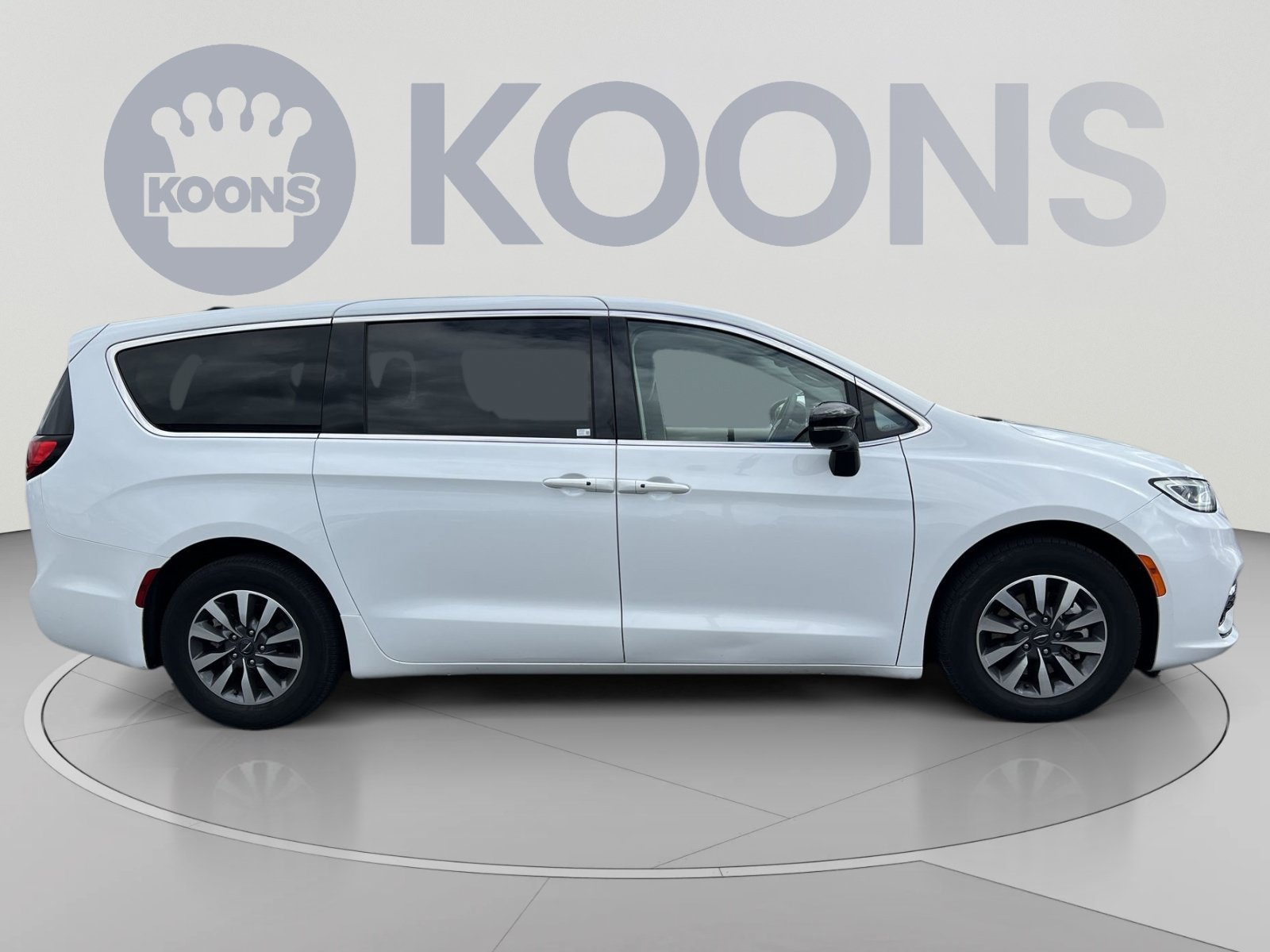 Used 2024 Chrysler Pacifica Limited FWD image 8
