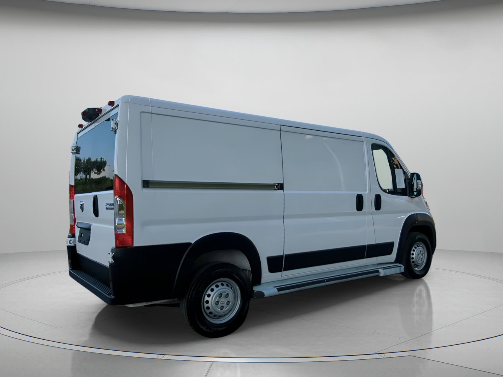 Used 2025 RAM ProMaster 2500 w/ U-Haul Equipment Group FWD image 29