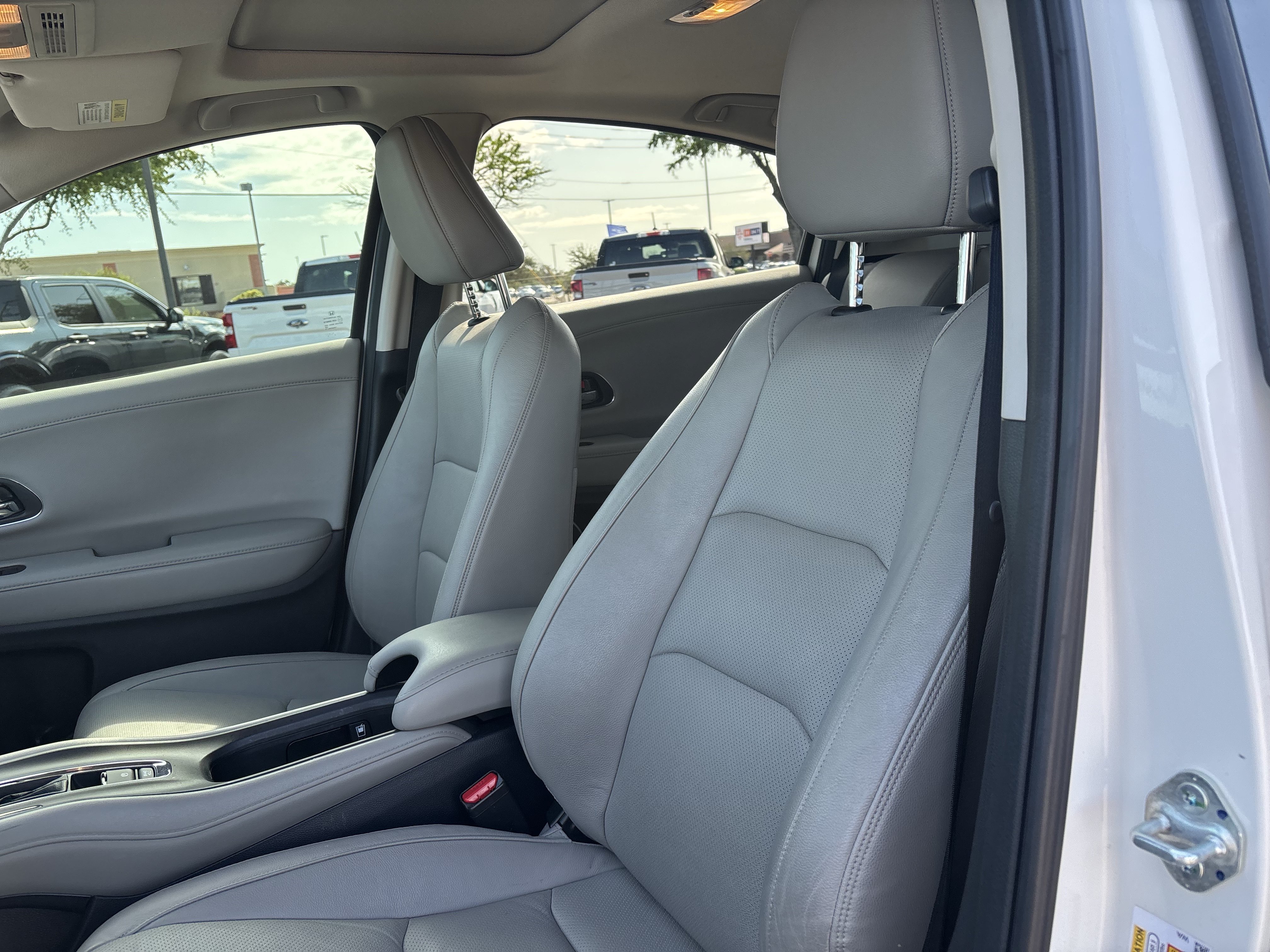 Used 2022 Honda HR-V EX-L image 11