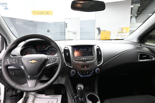 Used 2019 Chevrolet Cruze LT w/ Convenience Package FWD image 21