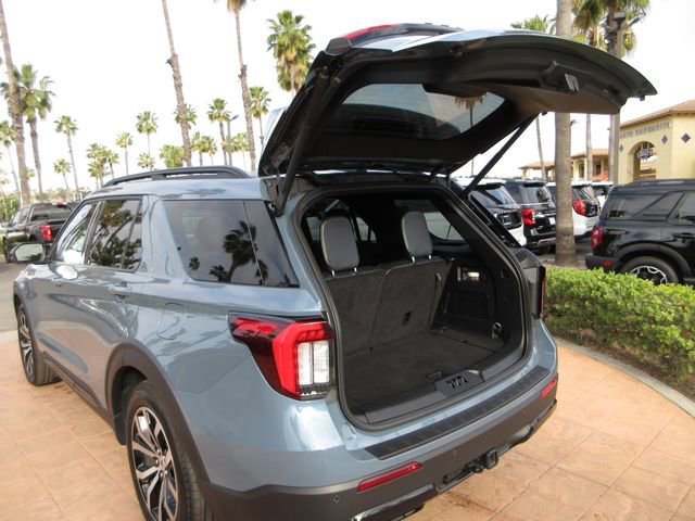 Certified 2025 Ford Explorer ST-Line w/ Premium Package image 6