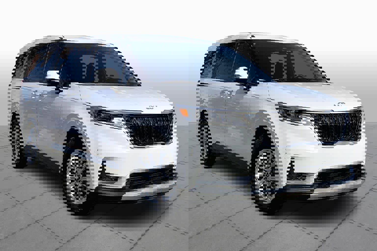 Used 2023 Kia Carnival LX image 2