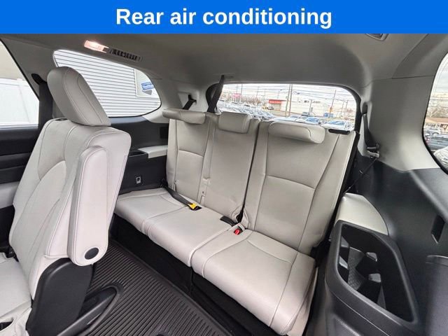 Used 2025 Toyota Grand Highlander AWD image 7