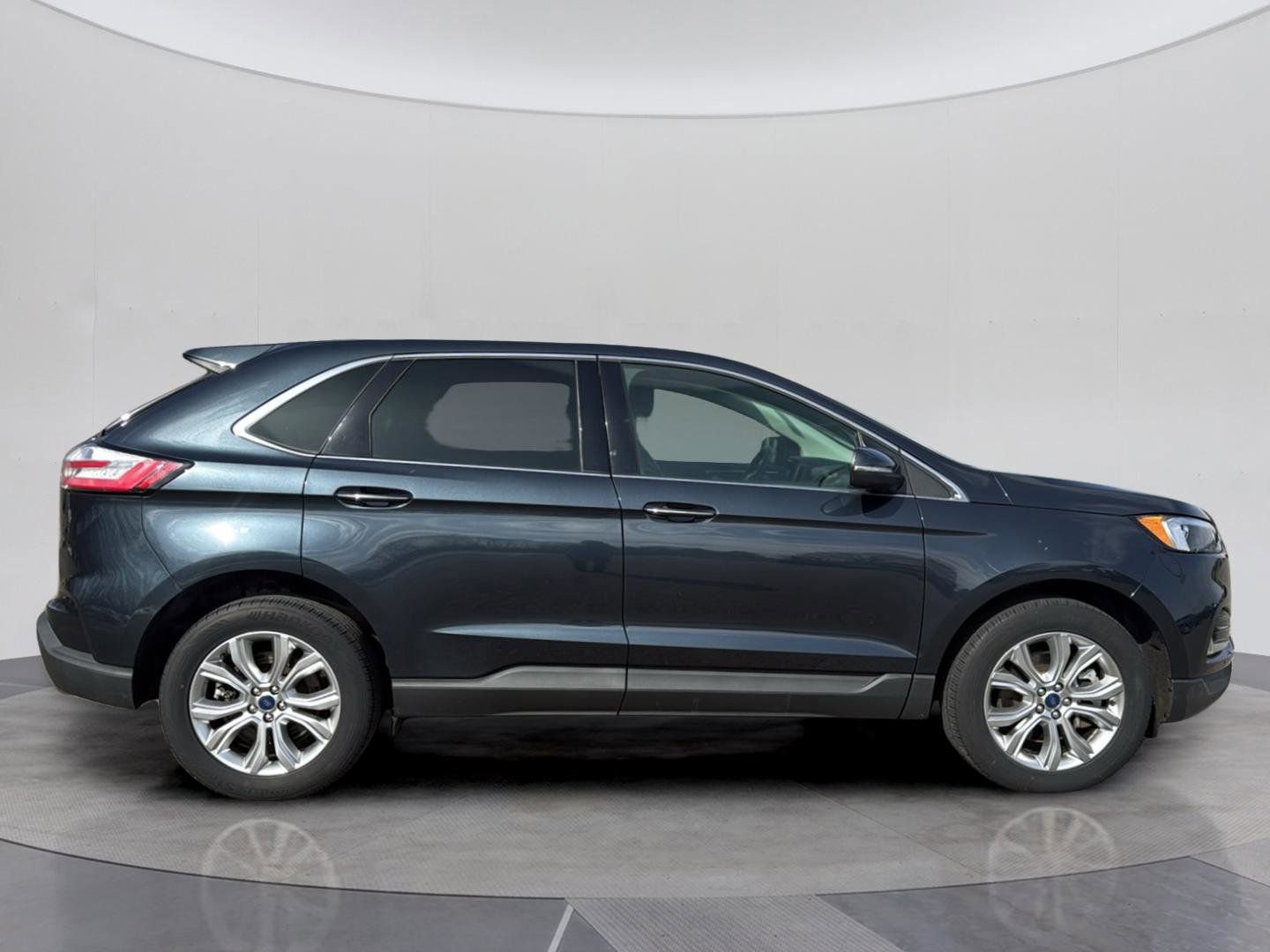 Certified 2022 Ford Edge Titanium AWD/4WD image 7