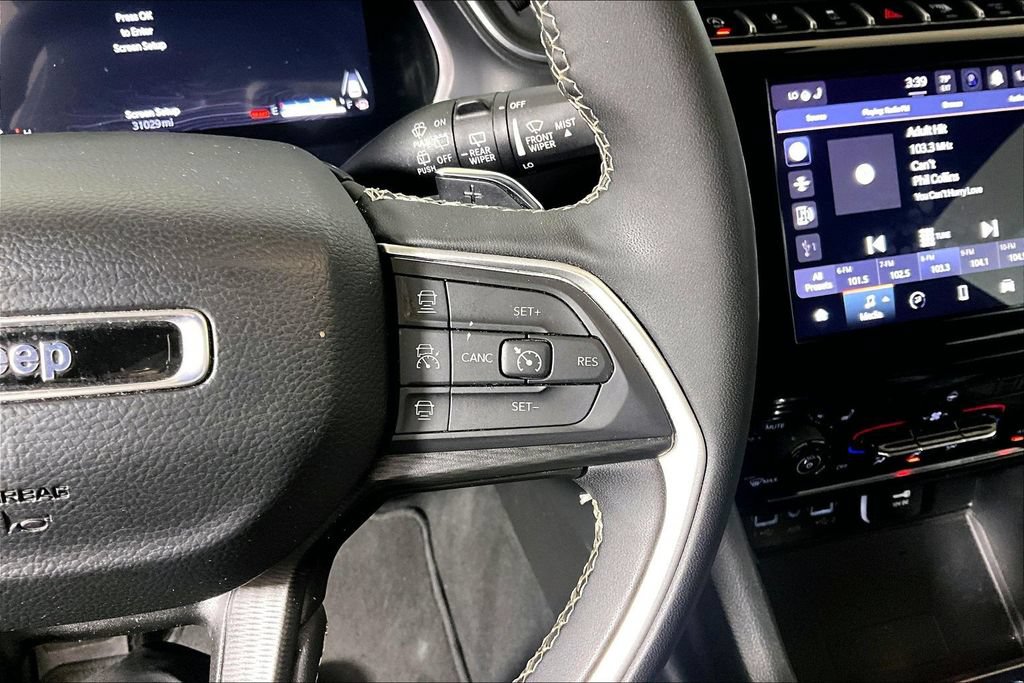 Used 2025 Jeep Grand Cherokee Altitude AWD/4WD image 15
