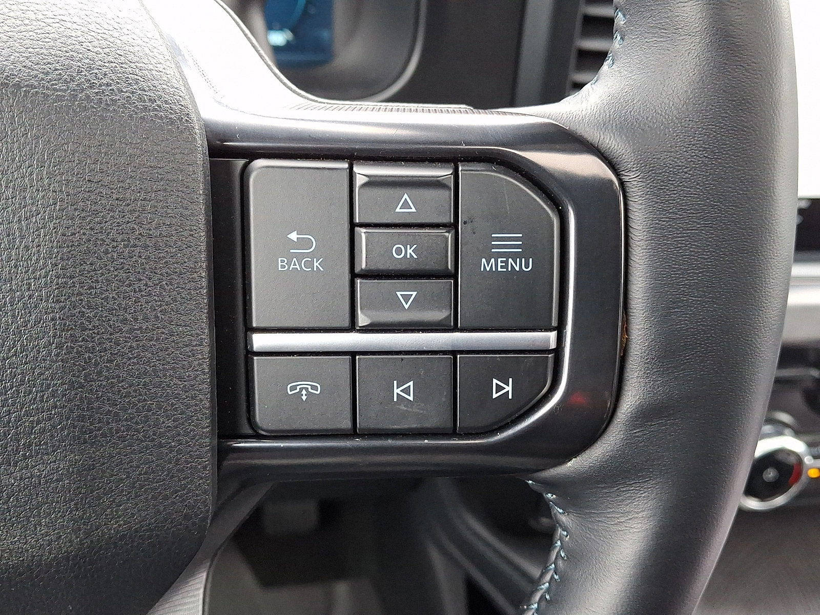 Certified 2025 Ford F450 Platinum w/ FX4 Off-Road Package image 29