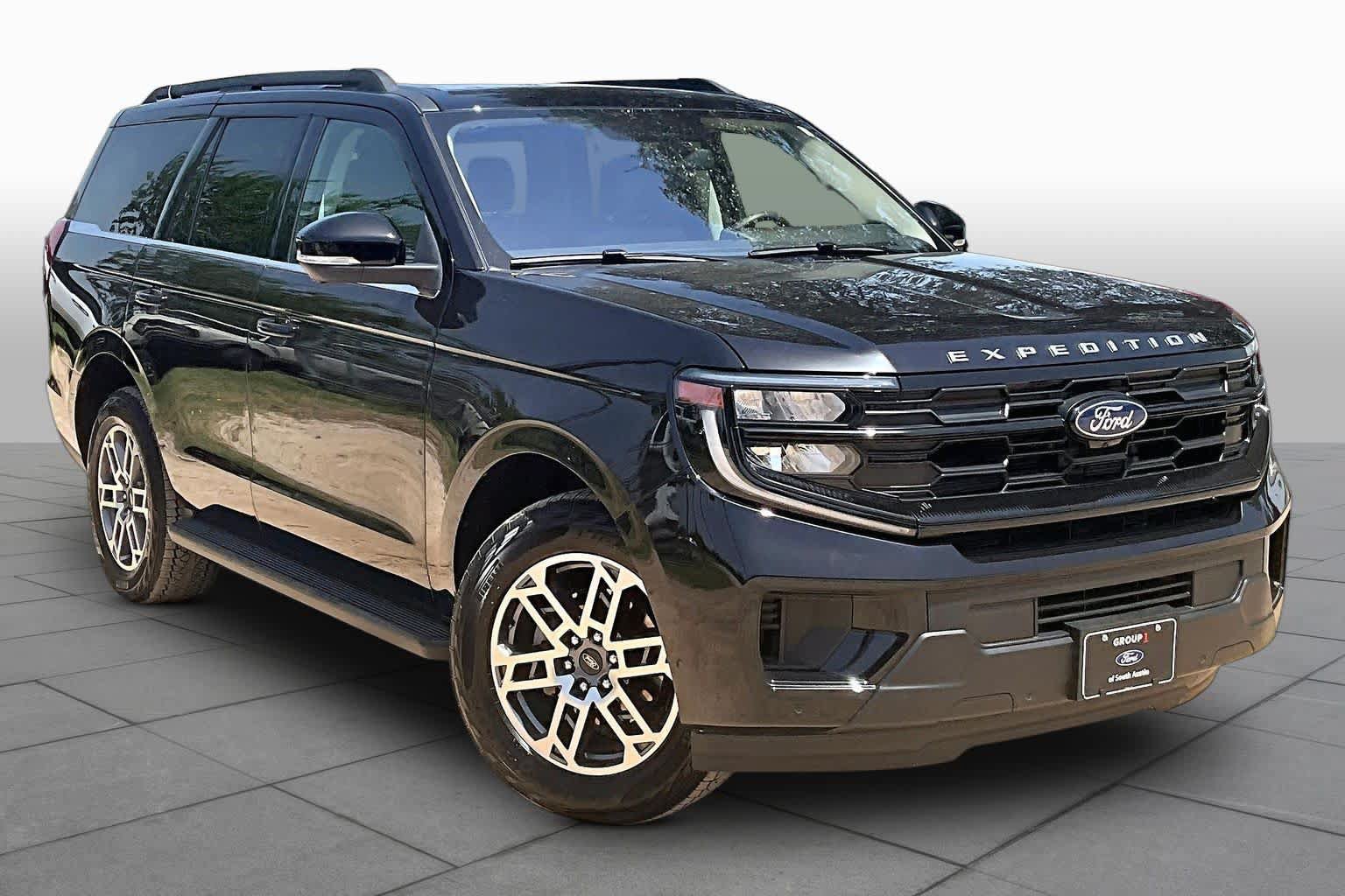 Certified 2025 Ford Expedition Active AWD/4WD image 3