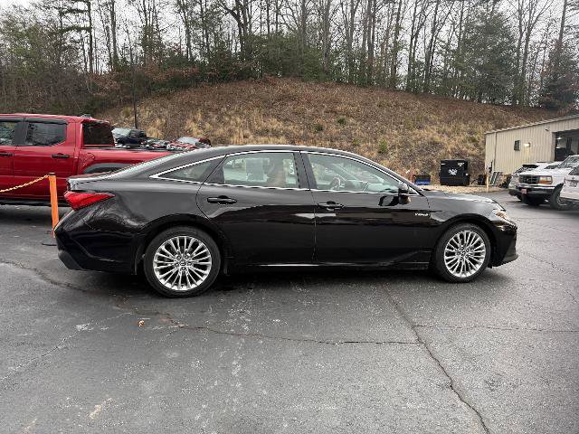 Used 2020 Toyota Avalon Limited image 7