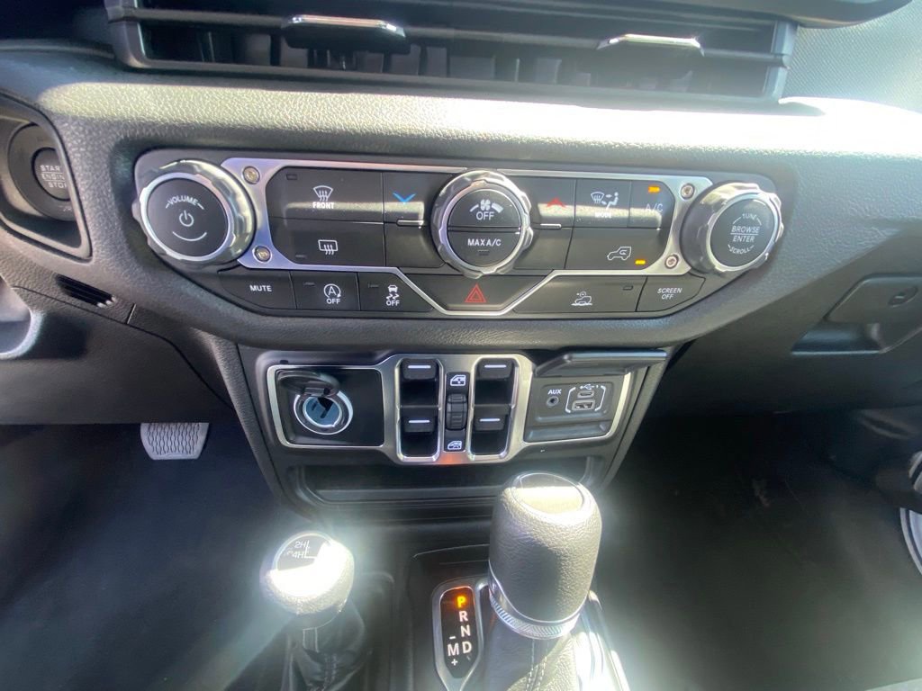 Used 2025 Jeep Gladiator Sport image 17