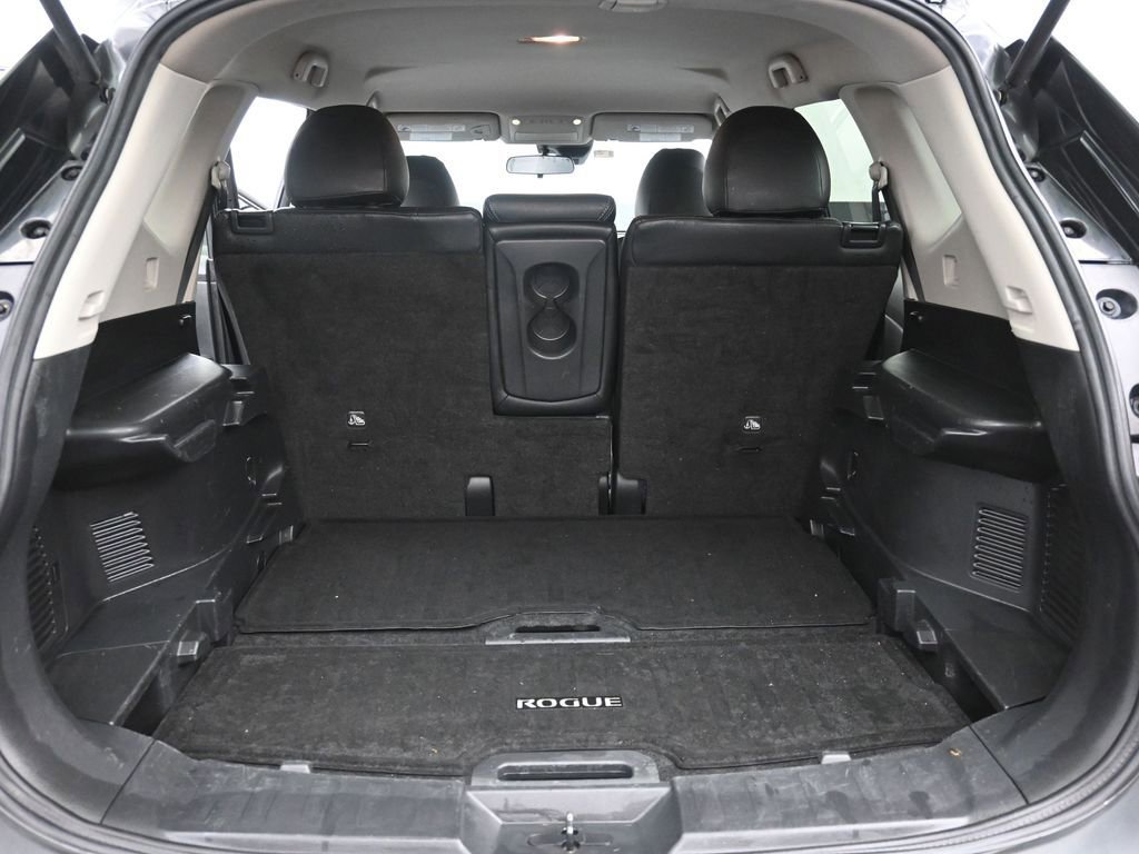 Used 2019 Nissan Rogue S w/ Special Edition Package FWD image 2