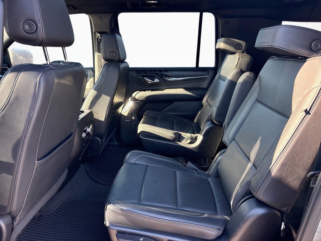 Used 2023 GMC Yukon XL Denali AWD/4WD image 17