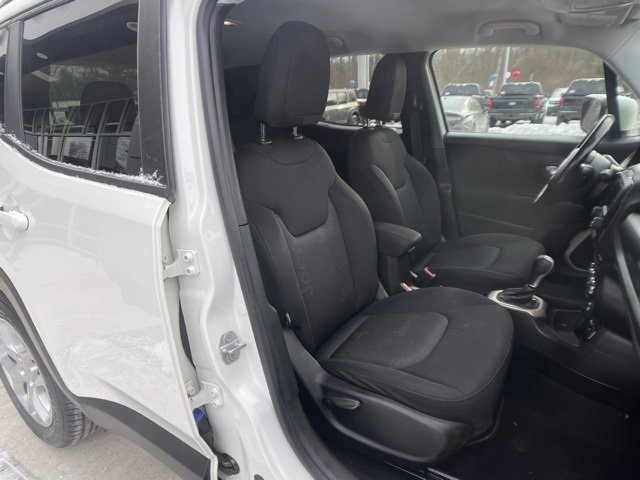 Used 2017 Jeep Renegade Latitude w/ Cold Weather Group image 28