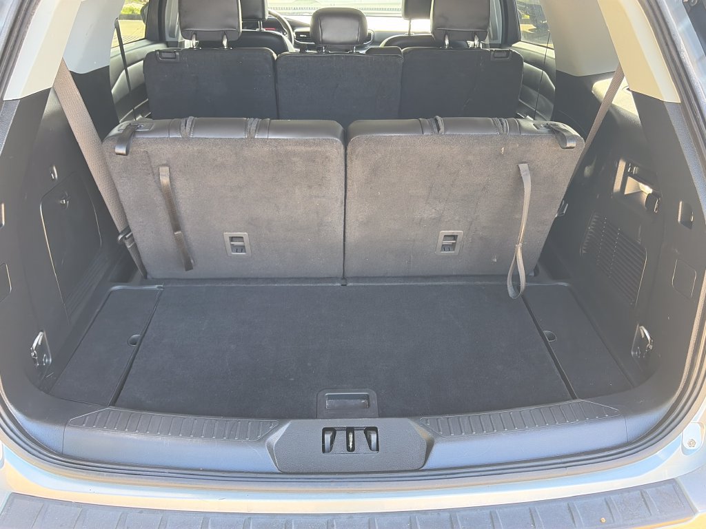 Certified 2024 Ford Explorer XLT w/ Equipment Group 202A RWD image 28
