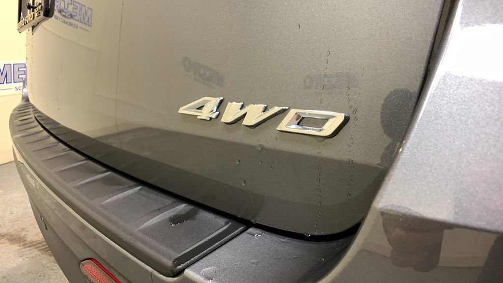 Certified 2022 Ford Explorer XLT w/ Equipment Group 202A image 19