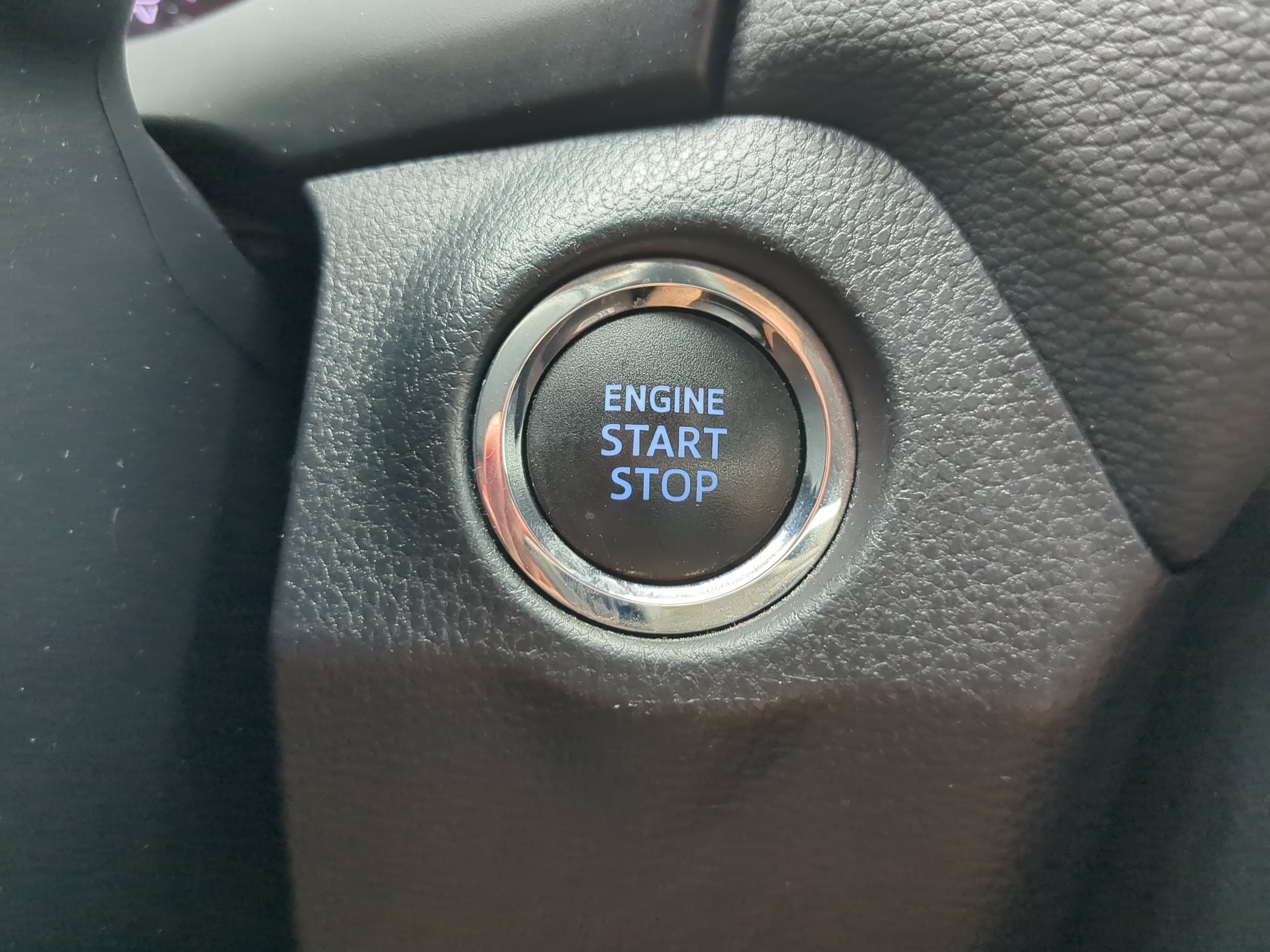 Used 2019 Toyota RAV4 XLE w/ Convenience Package FWD image 26