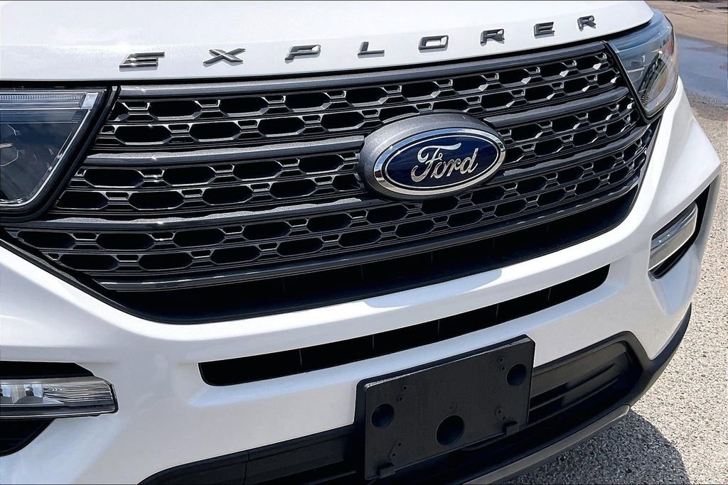 Certified 2023 Ford Explorer XLT w/ Equipment Group 202A RWD image 34