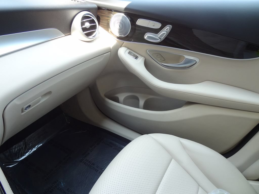 Used 2017 Mercedes-Benz GLC 300 4MATIC image 44