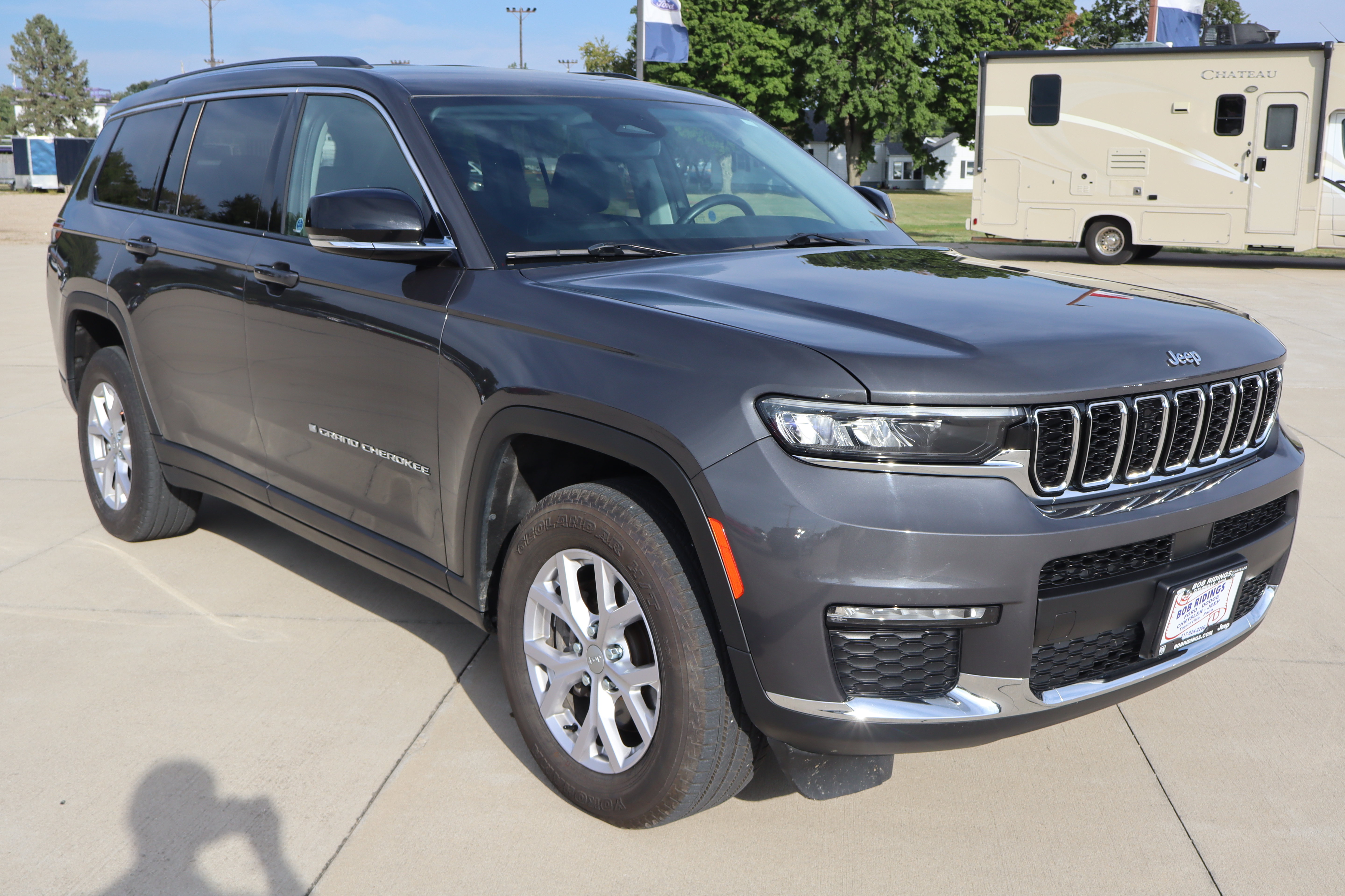 Used 2021 Jeep Grand Cherokee L Limited AWD/4WD image 3