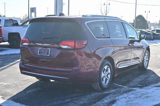 Used 2017 Chrysler Pacifica Touring-L Plus image 5