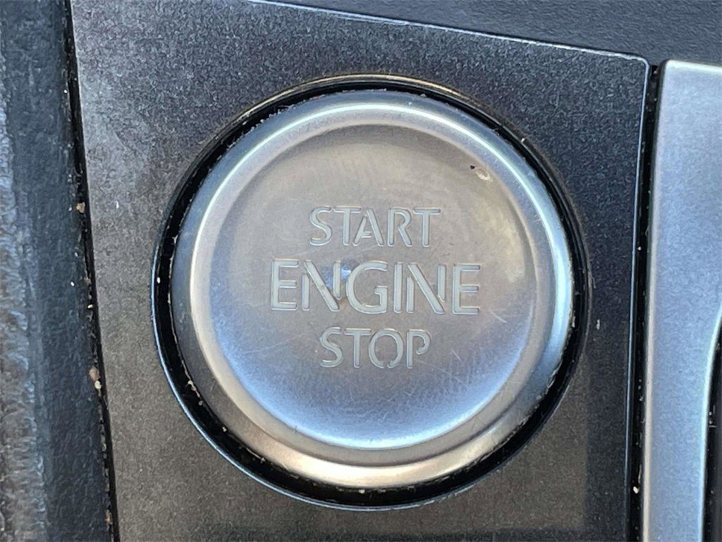 Used 2020 Volkswagen Golf 4-Door image 23