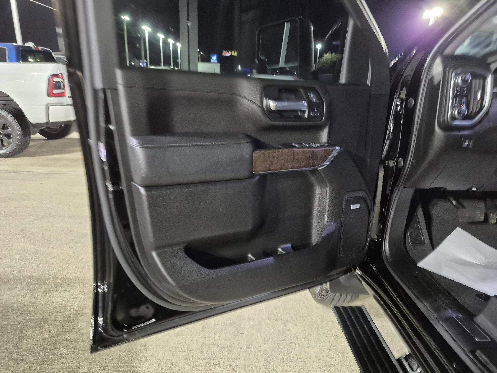 Used 2022 GMC Sierra 3500 Denali image 6
