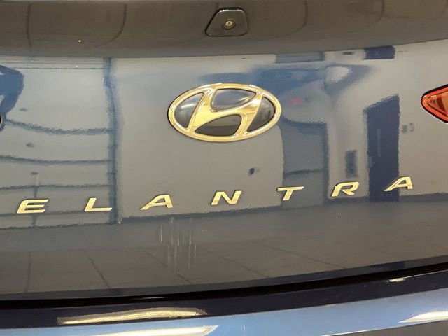 Used 2019 Hyundai Elantra Sedan FWD image 18