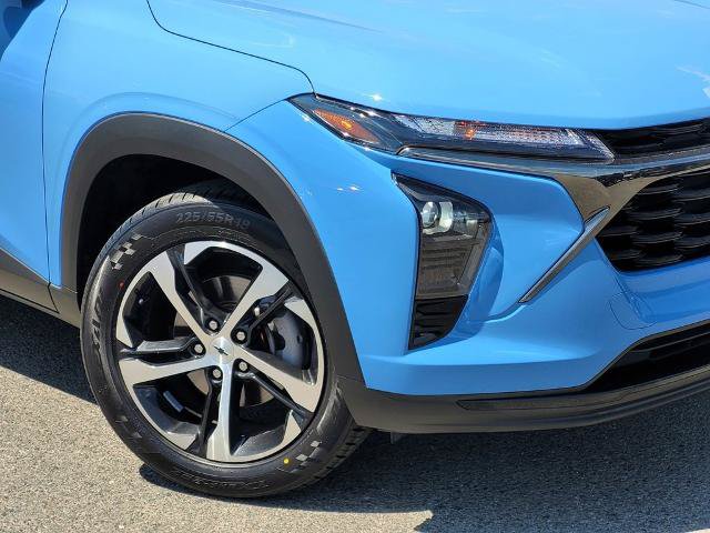 Used 2024 Chevrolet Trax RS w/ Sunroof Package FWD image 9