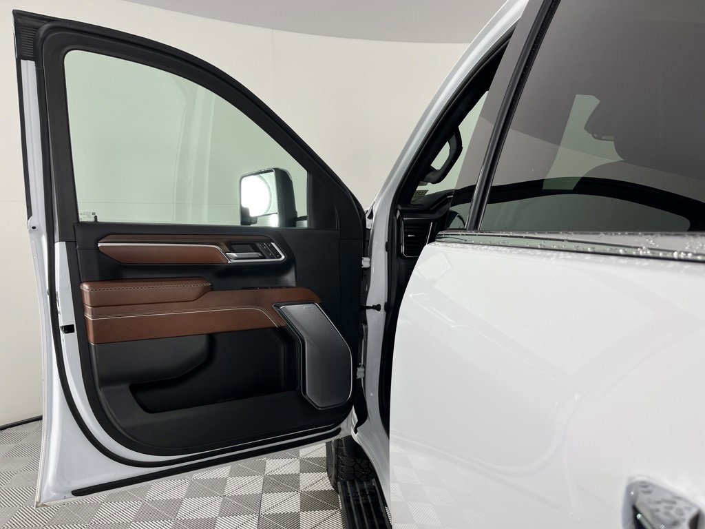 Used 2024 GMC Sierra 3500 Denali Ultimate image 10