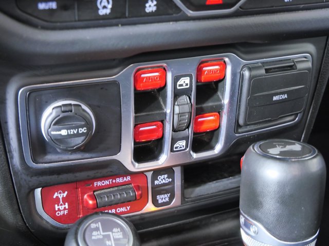 Used 2025 Jeep Wrangler Unlimited Rubicon AWD/4WD image 27