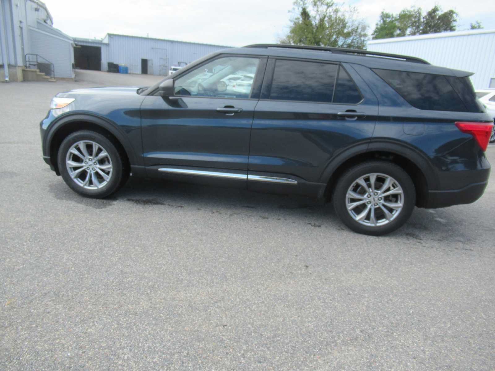 Certified 2023 Ford Explorer XLT w/ Equipment Group 202A AWD/4WD image 8