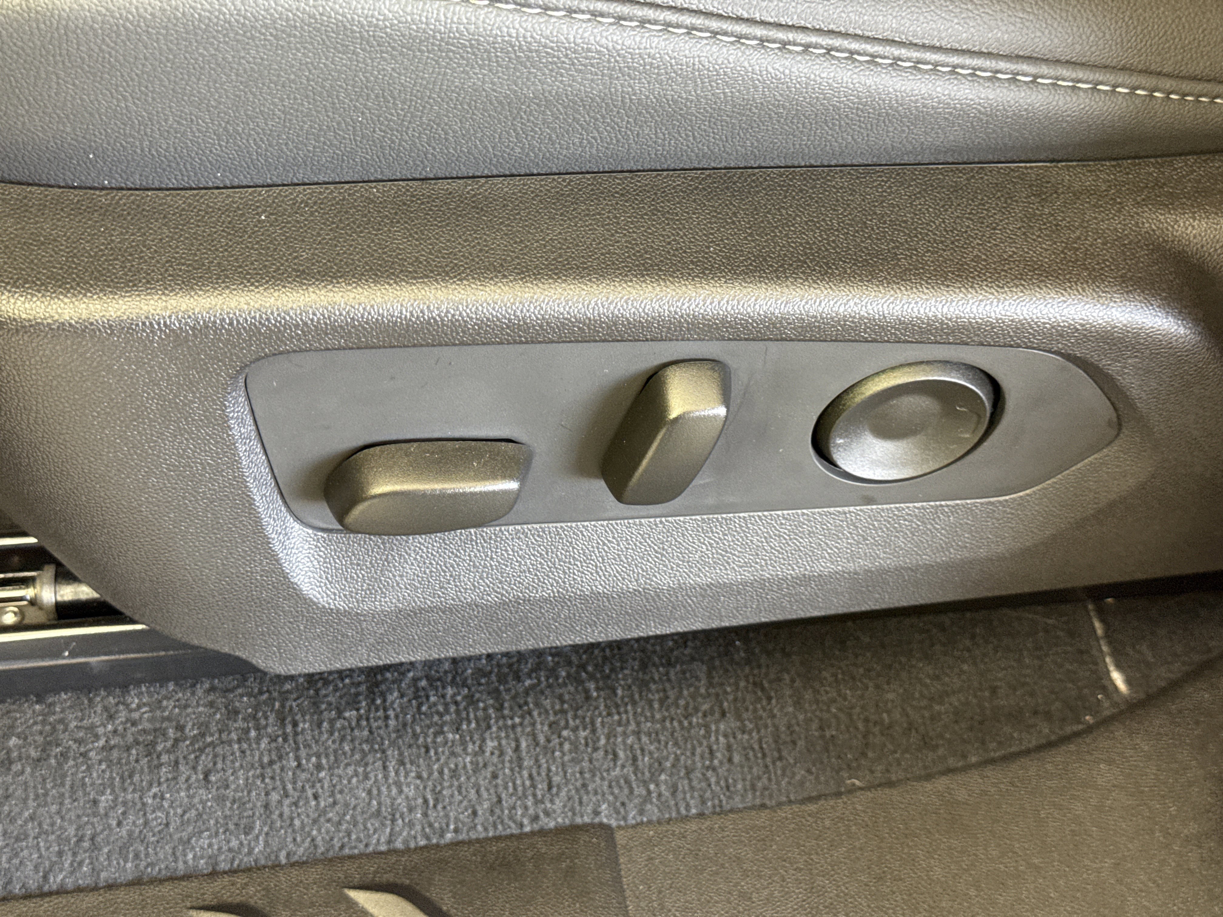 Used 2024 Chevrolet Colorado LT w/ LT Convenience Package III image 18