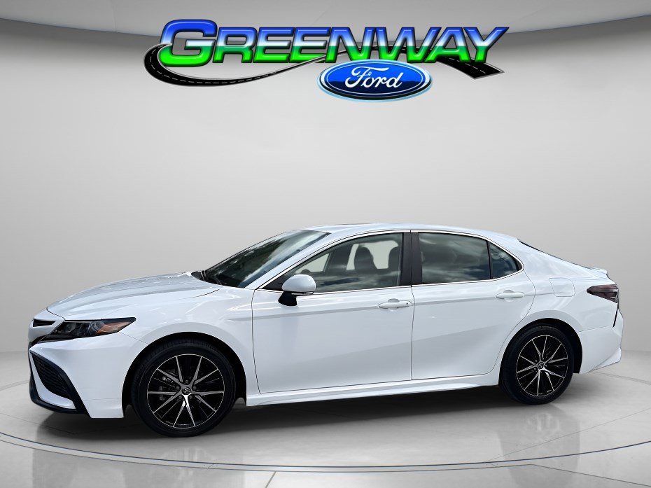 Used 2024 Toyota Camry SE w/ Convenience Package FWD image 1
