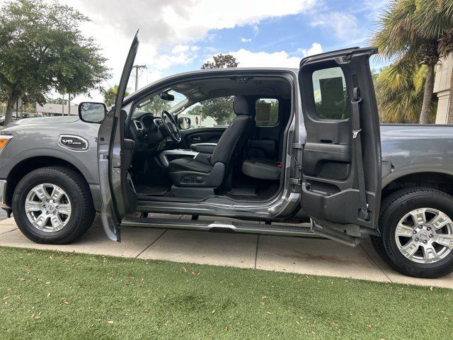 Used 2017 Nissan Titan SV RWD image 22